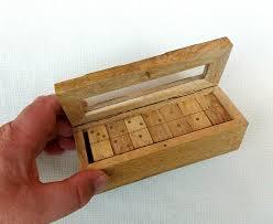 Venta caliente caja de dominó de madera hecha a mano grabada con láser para niños jugando dominó para todo el verano invierno otoño primavera - Product Image 3