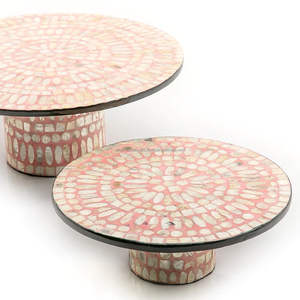 Bandejas para servir elegantes artesanías de lujo Royal Cake Stand con incrustaciones de nácar para panaderos para pasteles y pasteles - Product Image 1