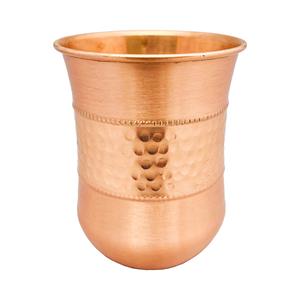 Gobelet en cuivre conçu unique avec verre de cuivre de finition mate pour l'eau potable - Product Image 1