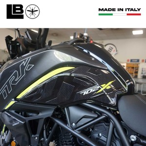 Adesivi protettivi laterali per serbatoio moto 3D compatibili - Product Image 2