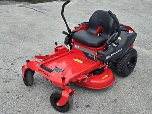 Tondeuse autoportée Gravely ZT 34 de qualité supérieure avec système de ramassage, plateau de coupe industriel de 34 pouces, moteur essence 2 temps, 28V - Product Image 2