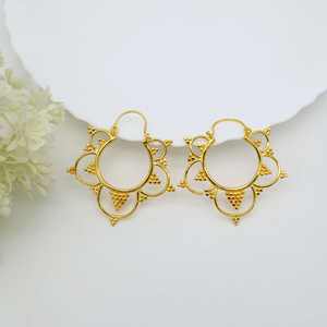 ห่วงสำหรับชนเผ่าดอกบัวสุดพิเศษของผู้หญิงต่างหูทองเหลืองชุบเงินเครื่องประดับสำหรับงานเทศกาลสไตล์ที่น่าดึงดูด - Product Image 4
