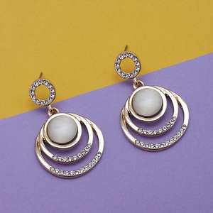 Kriaa Pendientes Colgantes Finos Resina y Piedra Austriaca con Chapado en Oro Modelo 1313695 - Product Image 1