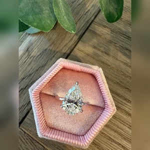 Bague de fiançailles en diamant de laboratoire taille poire, vente chaude, 3,50 carats, VVS2 VVS1, certifiée IGI, prix fournisseur fabricant - Product Image 4