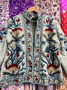Chaqueta bordada Suzani hecha a mano, chaqueta Suzani de tela TNT, bata, Suzani Chaqueta corta, chaqueta clásica, abrigo bordado - Product Image 2