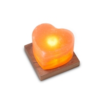 Lámpara de Escritorio USB Hecha a Mano con Forma de Corazón Tallado, 600g, Sal Rosa del Himalaya, Luz LED RGB, Base de Madera, Bombilla de 1W, Capacidad Ionizante de 5m²