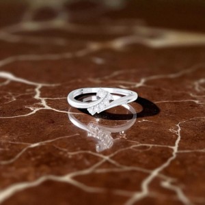 Juego de puntas de anillo de diamante de corte redondo de moissanita de lujo moderno de 0,08 quilates en platino para ella - Product Image 3