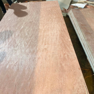 แผ่นไม้อัดไม้อัดไม้อัดไม้อัดไม้อัดไม้อัดแกนไม้เนื้อแข็ง1ปี E2การปล่อยฟอร์มาลดีไฮด์ทำจากเวียดนาม - Product Image 1