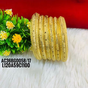 Brazaletes de moda Diseño Brazaletes chapados en oro Joyas de un gramo Solo en línea para mujeres y niñas - Product Image 1