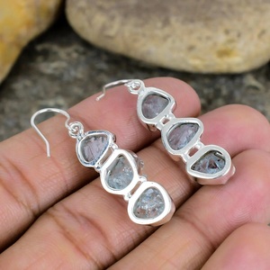 Pendientes colgantes finos hechos a mano de piedra natal de marzo, piedra de Aguamarina cruda minimalista, Plata de ley, piedras preciosas naturales, joyería de regalo - Product Image 2