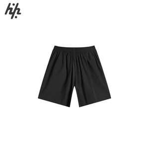 Pantalones cortos atléticos sólidos negros para hombre con cintura elástica, ligeros, transpirables, de secado rápido para deportes de gimnasio o trajes informales - Product Image 1