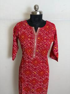 Ensemble Kurta en coton imprimé Bandhani rouge avec Dupatta - Product Image 4