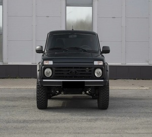Niva Legend 2024 (VAZ) - Faible kilométrage, moteur silencieux, transmission automatique, toit ouvrant panoramique, phares LED - Product Image 1