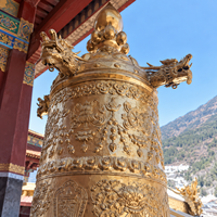 Pilier totem culturel en cuivre avec relief en creux pour les projets de places publiques extérieures, de zones scéniques et de paysages emblématiques