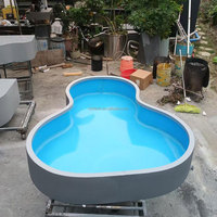 Bassin à poissons de grande taille de forme irrégulière moderne avec système de filtration complet, aquarium sans cadre en acier inoxydable pour un luxe écologique