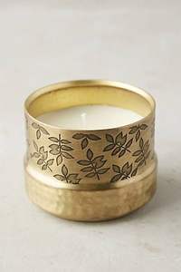 Elegante tarro de vela de cera de metal con diseño en relieve adecuado para tiendas de decoración del hogar hoteles y organizadores de eventos profesionales - Product Image 2