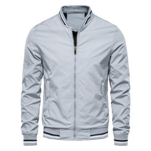 Chaqueta de invierno personalizada estilo universitario para hombre Bombardero a prueba de viento con mangas regulares OEM teñido motocicleta estilo informal en blanco - Product Image 1