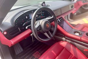 Taycan Turbo Sedán 2020, 3,000 Millas, Motor Único, Tracción Delantera, Rendimiento Premium, Caja de Cambios Automática, Batería de Litio, Volante a la Izquierda, Luz - Product Image 3