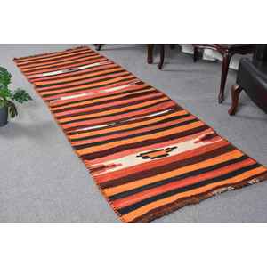 Alfombra Vintage Herki Runner de 3x8.4 pies (92x256 cm), Alfombra Turca Naranja de Lana del Suroeste - Product Image 1