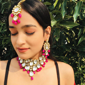 Conjunto de collar de fiesta indio chapado en oro tradicional con Maang Tika nupcial Kundan joyería de latón para mujeres para regalos de bodas - Product Image 3