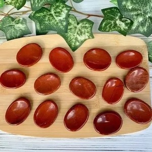 Quartz rouge forme ovale sculpté pierre d'inquiétude Style Feng Shui décoration de la maison différentes tailles à vendre - Product Image 5