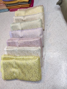 Venta al por mayor de lujo de alta densidad 100% seda Jacquard brocado tela satén impreso satén vestidos de novia de punto muestra gratis - Product Image 4