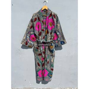 Venta al por mayor Uzbek Floral bordado Suzani tela Kimono indio algodón Albornoz Resort Wear ropa de dormir bata de invierno para mujeres Batas - Product Image 2