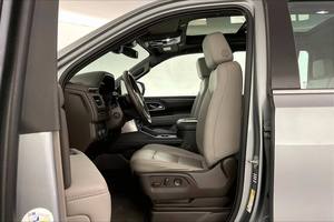 SUV Usado de Bajo Kilometraje, Configuración de Cinco Asientos, Caja de Cambios Automática, Interior y Exterior Impecables, Volante a la Izquierda, Asientos de Cuero R17, Techo Panorámico - Product Image 5