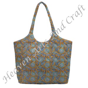 Sac fourre-tout matelassé en coton fait à la main imprimé floral en blocs grand sac matelassé cadeau d'été pour femmes sac matelassé de style floral pour elle - Product Image 3