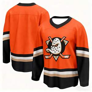 T-shirt de hockey - Orange avec des détails noirs, blancs et beiges, respirant et à séchage rapide, T-shirt de sport imprimé en 3D HD, maillot idéal - Product Image 1