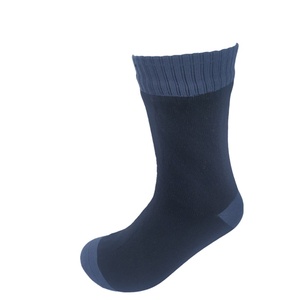 Calcetines de tripulación antibacterianos de alta calidad para hombre, impermeables y antideslizantes para deportes y senderismo, logotipo personalizado, MOQ bajo para otoño - Product Image 4