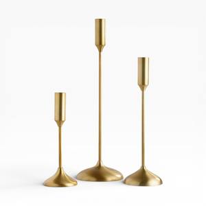 ชุดเชิงเทียนโลหะสีทองสามระดับความสูง ดีไซน์เรียบหรูสำหรับการตกแต่งภายในที่ทันสมัยและหรูหรา - Product Image 1