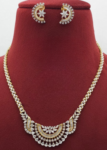 Ensemble de pendentifs de créateur finition or blanc pour femmes, parfait pour les mariages, les fiançailles, les tenues de soirée, les cadeaux, les tenues minimalistes et décontractées - Product Image 2