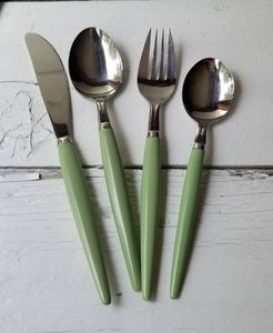 Hermoso juego de cubiertos de acero inoxidable de color, vajilla de restaurante que incluye cuchara, tenedor y cuchillo plateados, adecuado para fiestas familiares. - Product Image 5