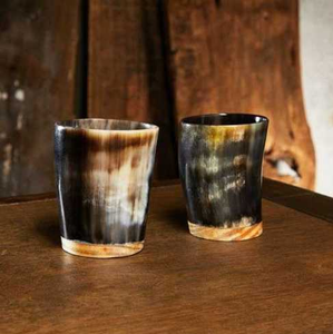 Vidrio de cuerno de búfalo de diseño moderno Vidrio de cerveza medieval de calidad premium Base de madera Vidrio corto Precios baratos - Product Image 1