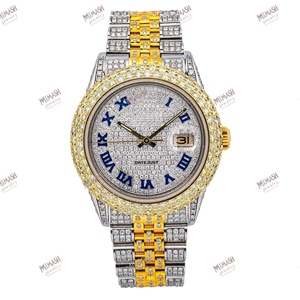 Montre d'inspiration bicolore glacée avec chiffres romains bleus, lunette en moissanite jaune et cadran pavé de diamants Style luxe audacieux - Product Image 4