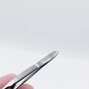 Pince à sourcils pour femmes de la meilleure qualité avec pointe inclinée unique et finition polie Design unique pour la mise en forme des sourcils - Product Image 6