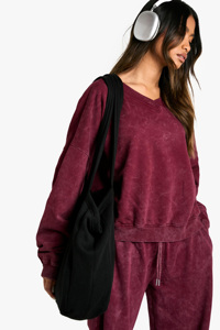 Sudadera con capucha clásica marrón para hombre, diseño vanguardista a la moda, logotipo sutil, declaración de moda audaz, súper cómoda y transpirable - Product Image 4