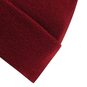 Dernier arrivage de casquette d'hiver pour hommes avec logo imprimé personnalisé tricoté en jacquard rouge uni en coton/polyester avec lettre commune - Product Image 6
