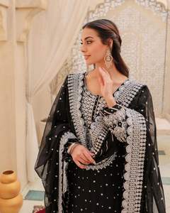 Conjunto Sharara Negro de Lujo, Traje Étnico de Diseñador con Bordado Intrincado y Detalles Completamente Cosidos para Venta al por Mayor - Product Image 6