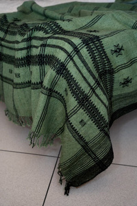 Manta de tiro de lana hecha a mano, diseño personalizado para decoración del hogar, patrón de rayas a cuadros, estilo cálido y acogedor de invierno para exportación - Product Image 2