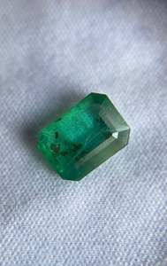 Esmeralda africana natural de corte octogonal. Esmeralda verde suelta. - Product Image 2