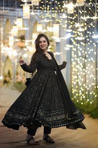 Vestido Anarkali de Diseñador de Última Moda por Fab Zone, Georgette Sintética con Bordado Intenso, Ropa India Pakistaní para Fiestas y Festivales para Mujer - Product Image 4