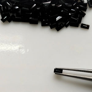 Spinelle noir naturel 4x2MM Coupe baguette Meilleure qualité Pierre en vrac pour la fabrication de bijoux - Product Image 1