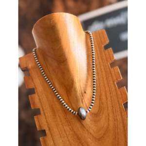 Collar de Perlas de Concha Rosa con Cuentas Estilo Étnico Navajo y Perla Graduada de Plata Esterlina en Cadena - Product Image 3