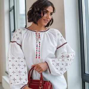 เสื้อเบลาส์แบบชาวยูเครนสำหรับผู้หญิงเสื้อเบลาส์ผ้าลินินแขนโอเวอร์ไซส์ปักลายแบบชาวยูเครน - Product Image 1