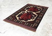 Tapis afghan Berceste en laine tissé à la main avec motifs floraux en relief sur fond Sumak, 128x188 (4' X 6'), à poils ras