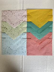 ซองจดหมายกระดาษคราฟท์ประดับคริสตัลและผ้าไหมสำหรับร้านเครื่องเขียนออกแบบได้ตามต้องการ - Product Image 2