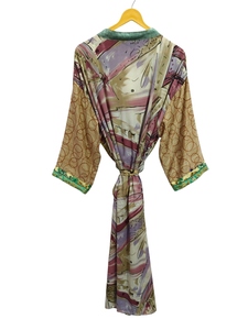 เสื้อคลุมเจ้าสาวน้ำหนักเบาชุดคลุมผ้าไหมสำหรับผู้หญิงชุดนอนเสื้อคลุมยาวพิมพ์ลายดอกไม้อินเดียชุดกิโมโนผ้าไหมส่าหรีรีไซเคิลวินเทจ - Product Image 4