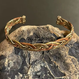 Boutons de manchette exclusifs en cuivre pour les cadeaux d'affaires Look de luxe fait à la main par Tradebyd - Product Image 1